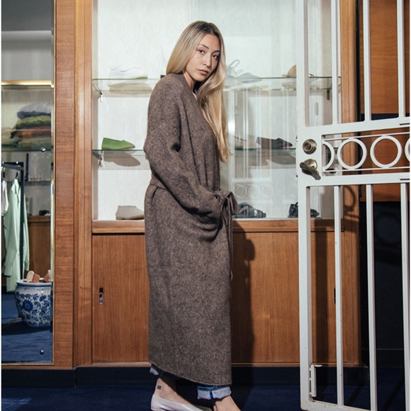 LAUREN MANOOGIAN - Picture 6 of 11